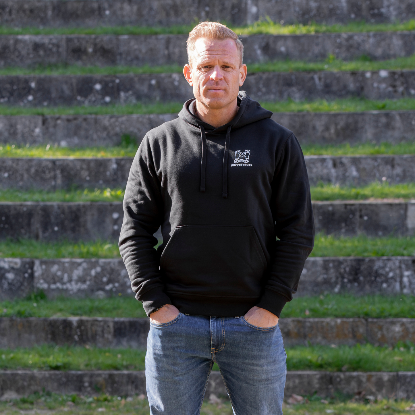 BRYD TABUET SORT HOODIE