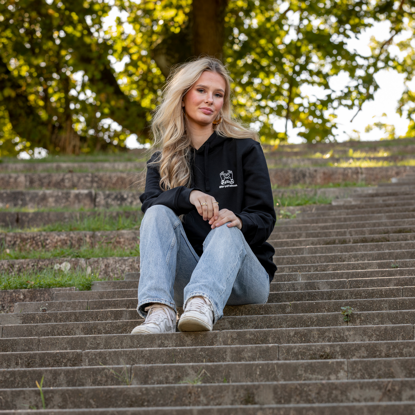 BRYD TABUET SORT HOODIE