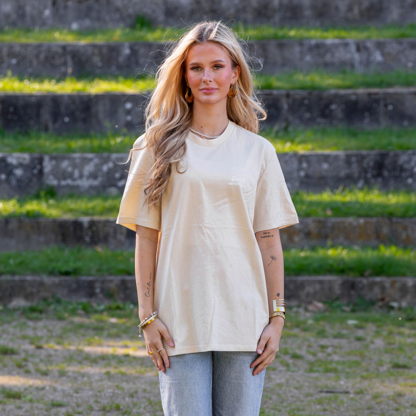 BRYD TABUET SANDFARVET T-SHIRT