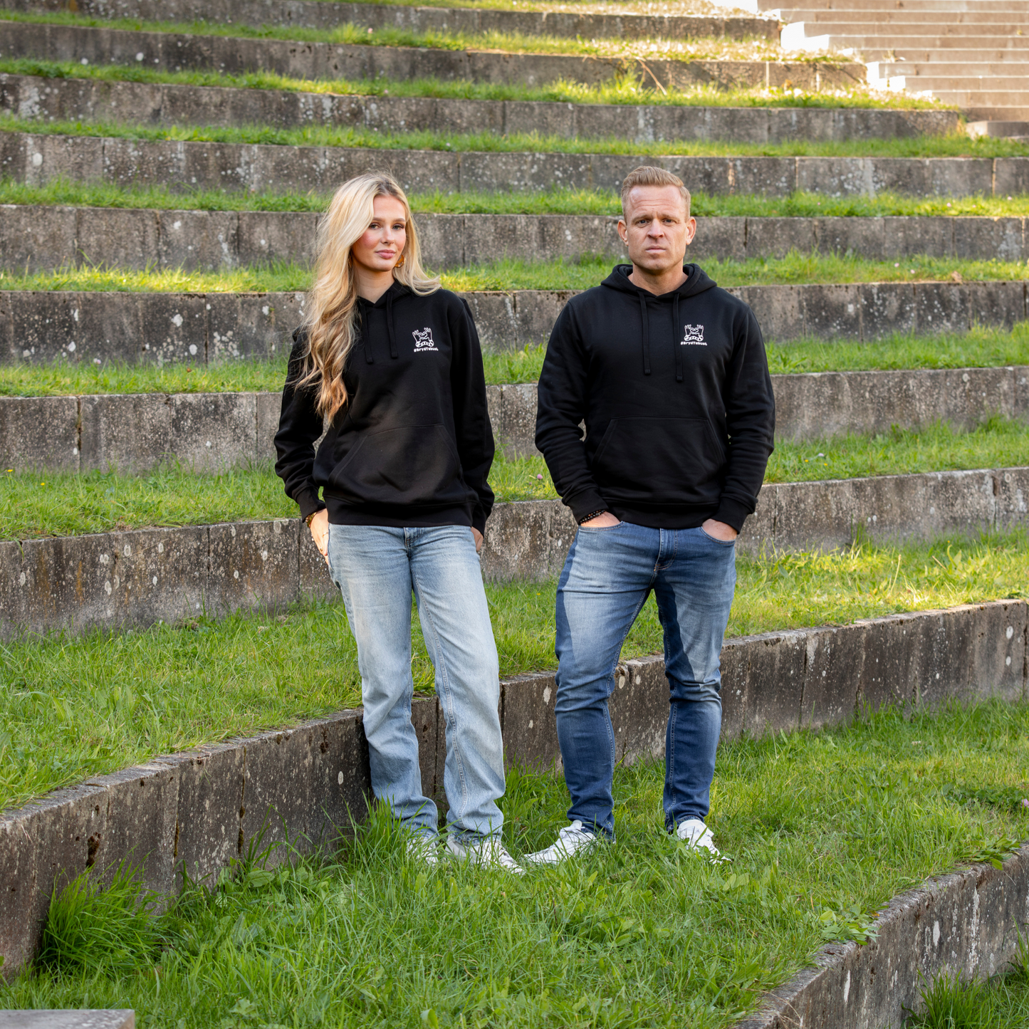 BRYD TABUET SORT HOODIE